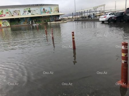 “Binə” ticarət mərkəzi su altında qaldı - FOTO