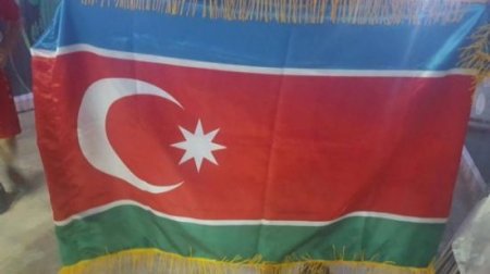 İranda Azərbaycan bayrağına hörmətsizlik - 