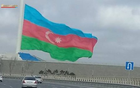 Bayraq Meydanındakı Azərbaycan bayrağı endirildi -