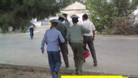 Aşqabad polisi pinti geyinənləri paytaxta buraxmır