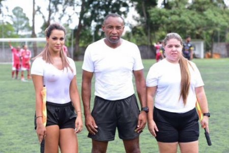 Futbolçular topdan çox ona baxdılar - 