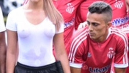 Futbolçular topdan çox ona baxdılar - 