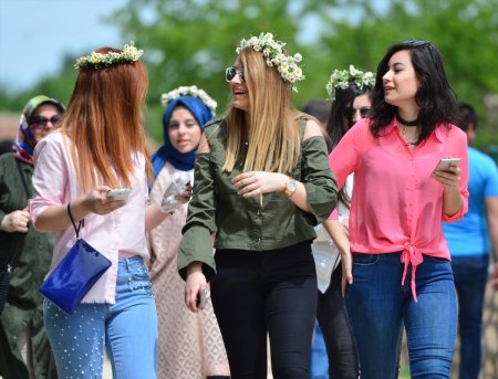 "Sevənlər küçəsi"ndə özlərinə yar axtardılar - 