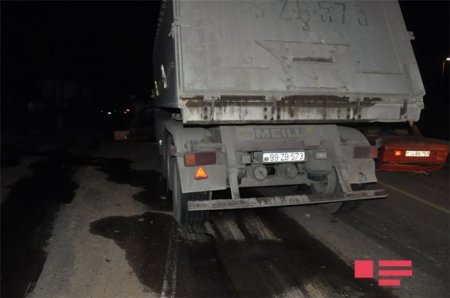 Sabirabadda minik və yük avtomobilləri toqquşub, 2 nəfər ölüb