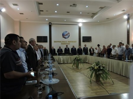 Elçibəyin komandası və sevənləri onu andı -