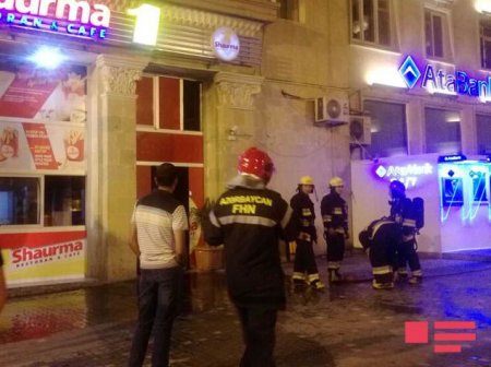 Bakının mərkəzindəki "Şaurma"da yanğın: