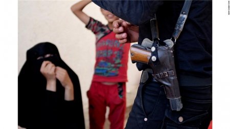 İŞİD silahlılarının “Xilafət”dən qaçan arvadları - həyat hekayətləri