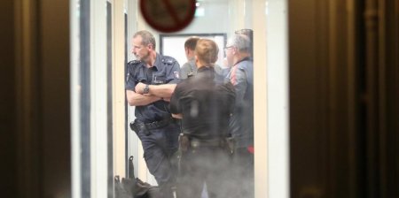 Alman polisi qaçqın kamp və yataqxanalarında əməliyyat keçirir  -