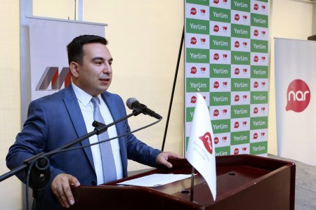 İmtahanlarında ən yüksək nəticə göstərmiş abituriyentlərə xüsusi mükafatlar təqdim etdi