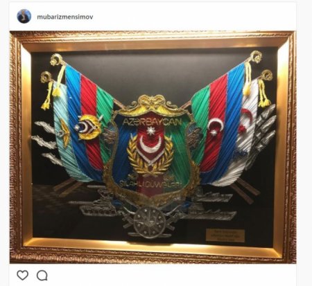 Ramil Səfərovdan Mübariz Mənsimovadəyərli hədiyyə - 