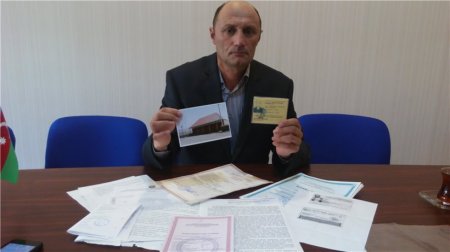 İcra başçısı sahibkarı Gədəbəydən didərgin salmaq istəyir - FOTOLAR