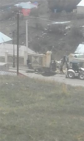 İcra başçısı sahibkarı Gədəbəydən didərgin salmaq istəyir - FOTOLAR