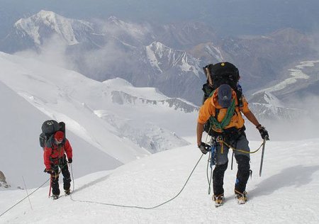 İtkin düşən alpinistlərin qarşılaşdıqları təhlükələr (FOTO/VİDEO)