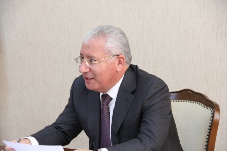 Üzvi gübrəni  “ülvi gübrə” adlandıran nazir...