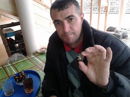 "Konfirom" MMC-nin məhsulu olan şokoladdan dəmir çıxdı: ŞİKAYƏT+FOTOLAR
