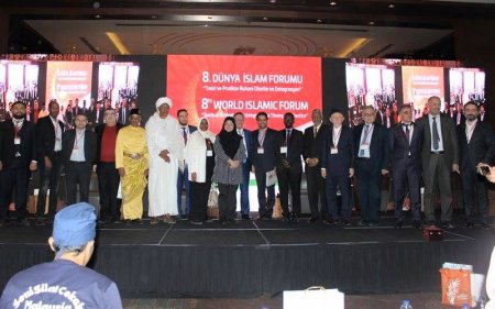 Faiq Ələkbərli İstanbulda 8-ci Dünya İslam Forumuna qatılıb