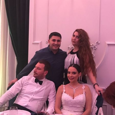 Azərbaycanlı müğənni tanınmış biznesmenlə evləndi 