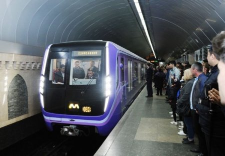 Prezident yeni metro qatarlarında yaradılan şəraitlə tanış olub - FOTOLAR