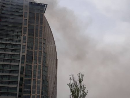Bakıda iş mərkəzində yanğın daha da güclənib 