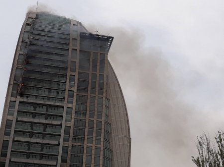 Bakıda iş mərkəzində yanğın daha da güclənib 