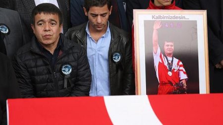 Naim Süleymanoğlunun məzarı açılacaq – Məşhur atletin yapon qızı miras davası edir (FOTOLAR)
