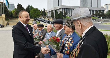 Hitlerin kürsüsündə oturmuş azərbaycanlı: "Partladıcı maddəni araq əvəzinə içəcəkdim..."