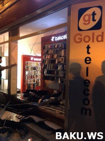 Bakıda "Galandewagen" mağazaya girdi 