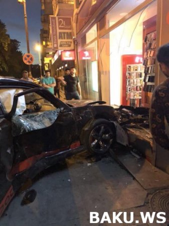 Bakıda "Galandewagen" mağazaya girdi 