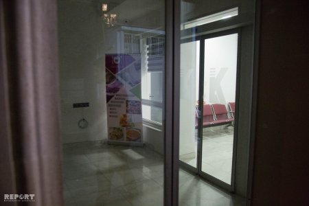 Məşhur klinikada dava: Xəstənin qızı qadın baş həkimi döydü