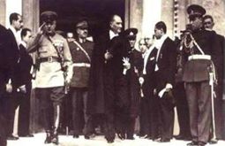 Atatürkün sifariş etdiyi rus rəqsi və şəxsi saatını bağışladığı rus marşalı...