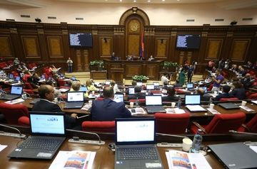 Ermənistan parlamenti Azərbaycana rəsmən müharibə elan edib