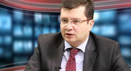 XİN-də “sehrli kreslo”: bu kreslodan yüksələn mətbuat katibləri (FOTOLAR)