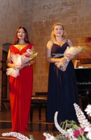 TURKSOY Musiqili Teatrın solistini mükafatlandırdı