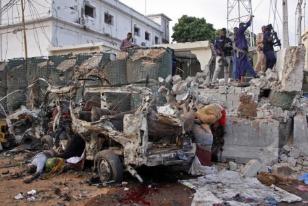 Somalidə iki terror aktı nəticəsində ölənlərin sayı 30 nəfərə çatıb - FOTOLAR 