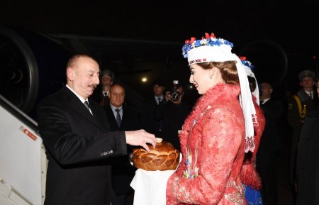 Prezident Belarusa rəsmi səfərə yollanıb