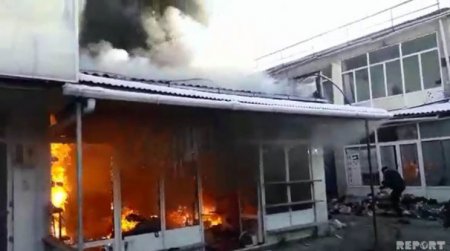 Qubada ticarət mərkəzindəki yanğın söndürüldü (FOTO/VİDEO)