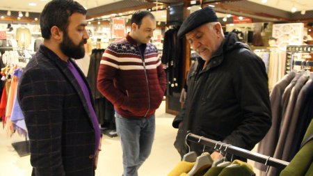 Tekstil bazarı: 10 manata alınan mal Bakıda 1000 manata satılır... - VİDEO