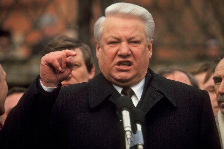 Boris Yeltsini hakimiyyətdə saxlayan jurnalist intihar etdi