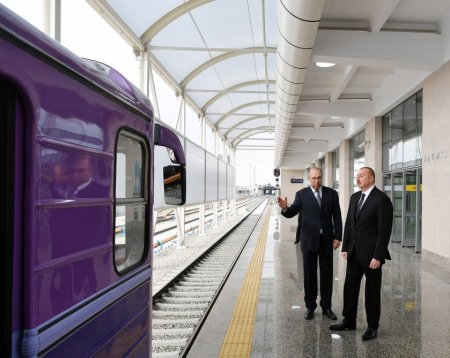 İlham Əliyev Bakı metrosunda (FOTOLAR)