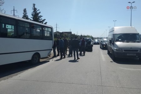 Bakı-Sumqayıt yolunda sərnişin avtobusu qəzaya uğradı: xəsarət alanlar var (FOTOLAR)