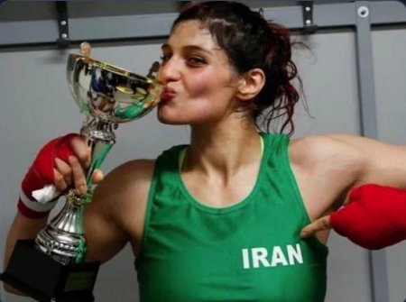Rinqə hicabsız çıxan iranlı idmançını həbs gözləyir