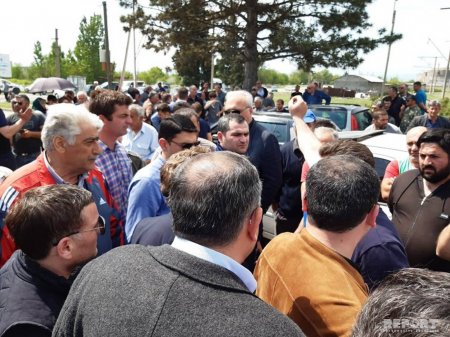 Gürcüstan azərbaycanlılarından "spirt" etirazı (FOTO)
