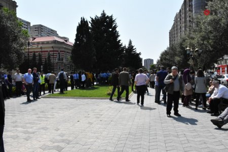 "Dəmirçi Plaza"da tüstülənmə: binadakılar təxliyyə edildi (FOTOLAR)