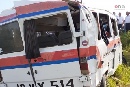 Yevlaxda baş verən yol qəzasında 2 nəfər ölüb, 20 nəfər yaralanıb- SİYAHI