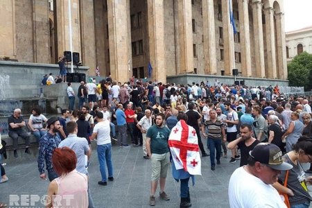 Tbilisidə keçirilən etiraz aksiyasında tələblər açıqlanıb - FOTO