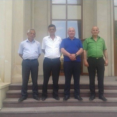 Vaqif Əliyevin qohumlarının tender talanı - “Yoldaşı üstü paltar altı pul dolu çantanı mənə verdi“