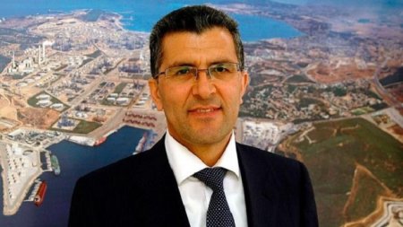 Vaqif Əliyevin qohumlarının tender talanı - “Yoldaşı üstü paltar altı pul dolu çantanı mənə verdi“