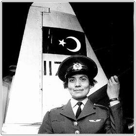 NATO-nun ilk azərbaycanlı qadın pilotu - Foto