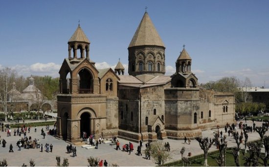 Ermənistanda daha bir arxiyepiskopun iqamətgahında axtarış aparılıb
 