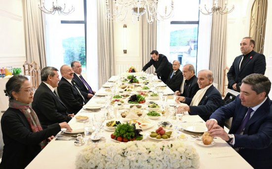 Şuşada İlham Əliyevin adından İqtisadi Əməkdaşlıq Təşkilatının 17-ci Zirvə görüşünün iştirakçılarının şərəfinə rəsmi nahar verildi ( FOTO)
 
